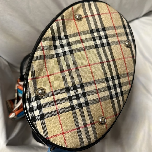 EUC Authentic Burberrys Blue Label Bucket Bag. Hardly used. Beautiful Bag - Picture 7 of 9